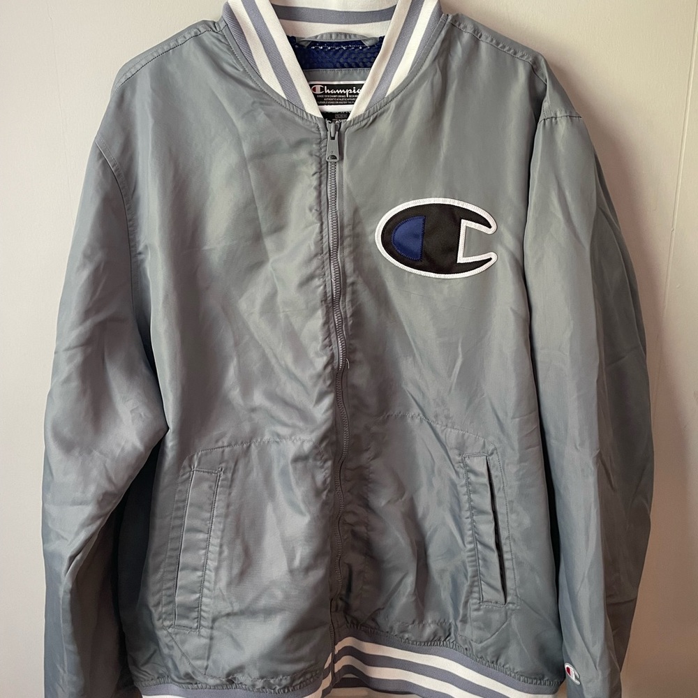 Champion crew neck zip-up Jacket (XL)